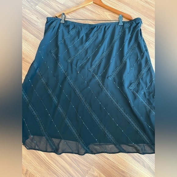 Black Patra Skirt - Picture 2 of 12